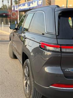 جیپ گراند شیرۆکی